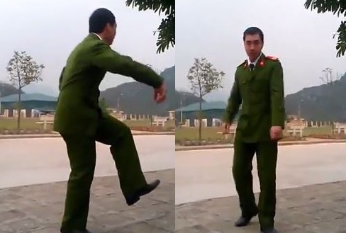 Hài hước vũ điệu “Anh không đòi quà” của chàng cảnh sát Hài hước vũ điệu “Anh không đòi quà” của chàng cảnh sát