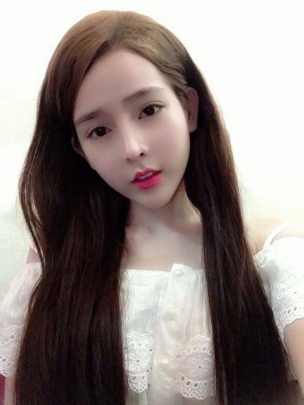 Giật mình với “dung nhan” thực của các Hot girl mạng