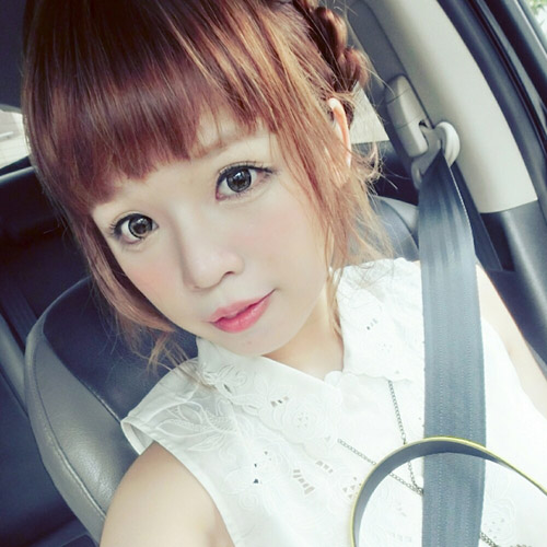 Giật mình với “dung nhan” thực của các Hot girl mạng