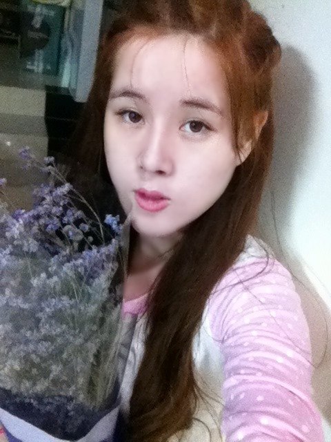Giật mình với “dung nhan” thực của các Hot girl mạng