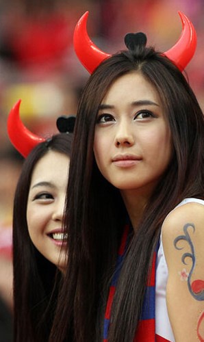 Các Hot girl tung ảnh khỏe khoắn chào World Cup 2014
