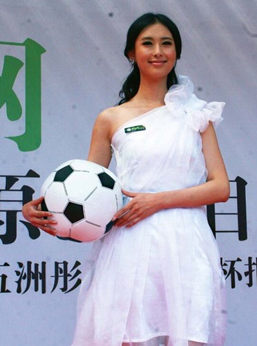 Các Hot girl tung ảnh khỏe khoắn chào World Cup 2014