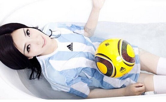 Các Hot girl tung ảnh khỏe khoắn chào World Cup 2014