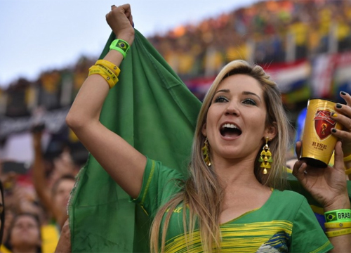 Nhan sắc xinh đẹp của cổ động viên Brazil mùa World Cup Nhan sắc xinh đẹp của cổ động viên Brazil mùa World Cup