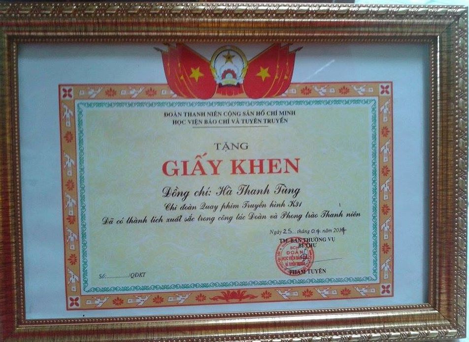 Chàng điển trai - thích màu hồng yêu áo xanh tình nguyện