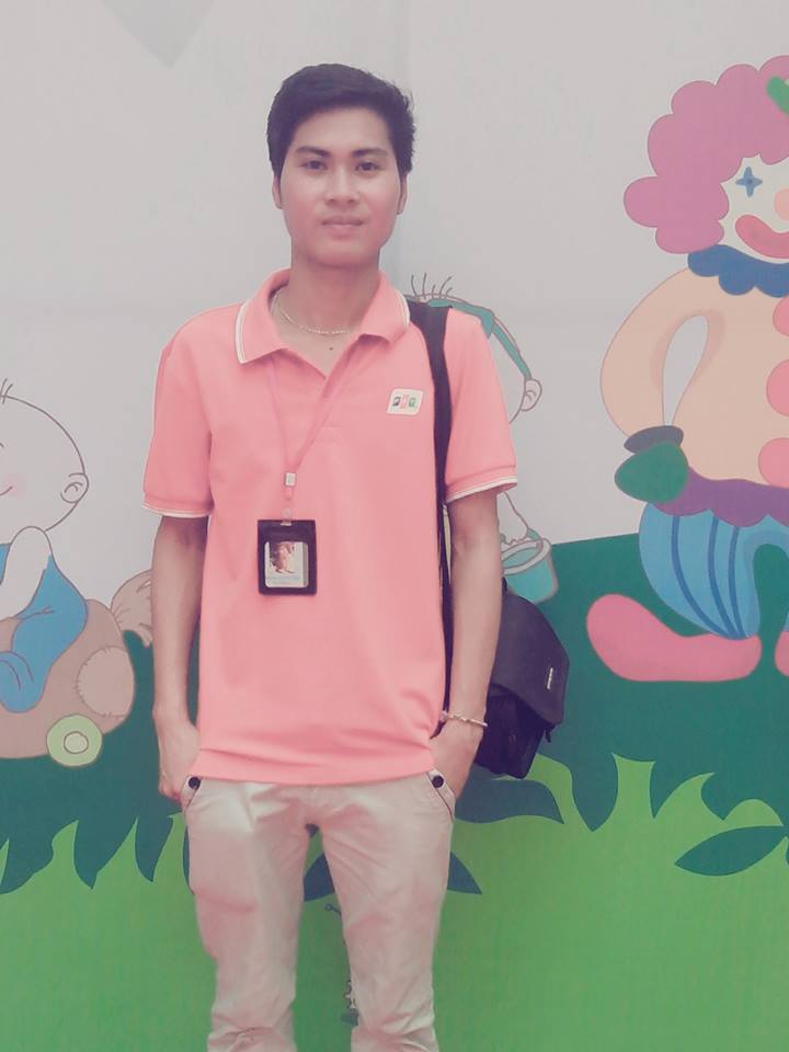 Chàng điển trai - thích màu hồng yêu áo xanh tình nguyện