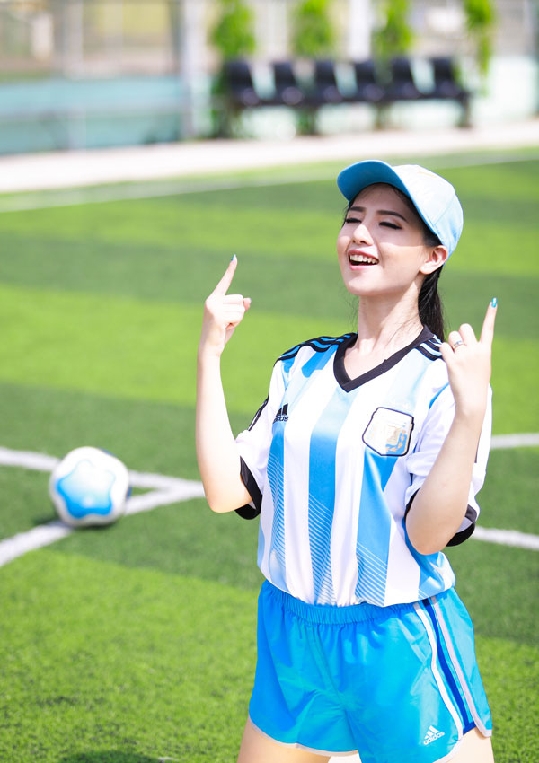 Những thiếu nữ Việt xinh đẹp cổ vũ World Cup