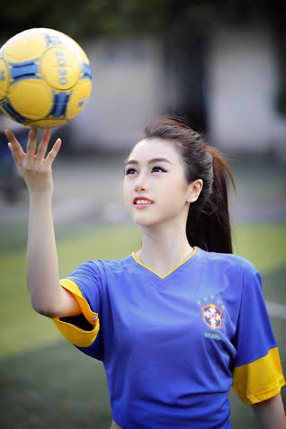 Những thiếu nữ Việt xinh đẹp cổ vũ World Cup