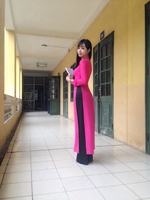 Cô giáo xinh xắn viết chữ đẹp gây sốt Cô giáo xinh xắn viết chữ đẹp gây sốt