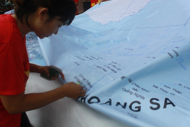 Bản đồ Việt Nam kỷ lục với nhiều bức ảnh gia đình nhất