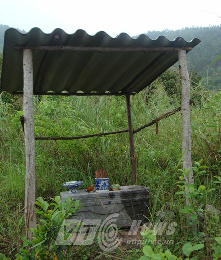 Cả làng tranh cướp kho báu trong lăng mộ vua Trần