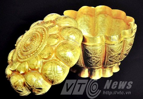 Cả làng tranh cướp kho báu trong lăng mộ vua Trần