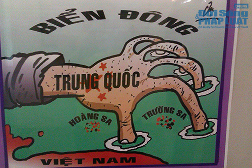 Thâm thúy tranh biếm họa “Hướng về Biển Đông” 