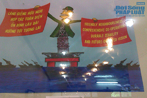 Thâm thúy tranh biếm họa “Hướng về Biển Đông” 