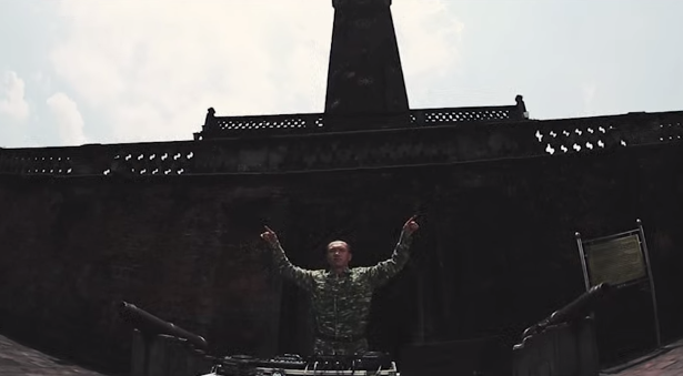 Bản DJ “Đoàn kết dân tộc” làm giới trẻ hừng hực khí thế