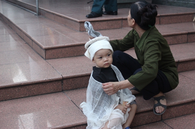 Vụ máy bay rơi: Cộng đồng mạng thương xót những đứa trẻ mất cha