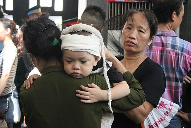 Vụ máy bay rơi: Cộng đồng mạng thương xót những đứa trẻ mất cha