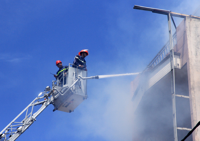 9 chiến sĩ ngạt khí độc trong lúc chữa cháy tại Đà Nẵng