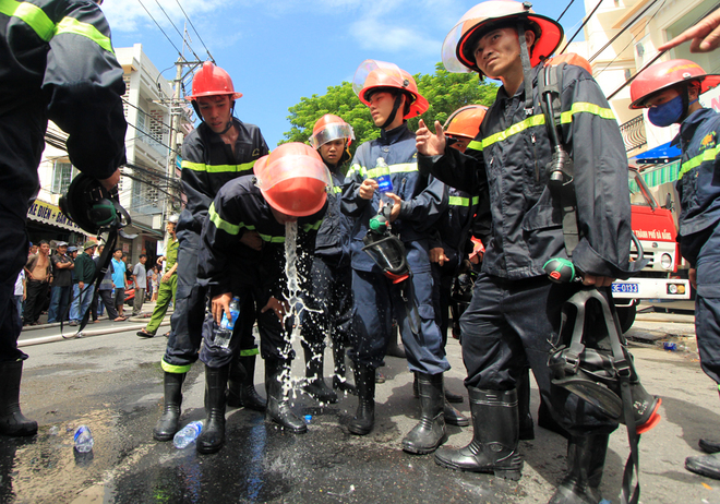 9 chiến sĩ ngạt khí độc trong lúc chữa cháy tại Đà Nẵng