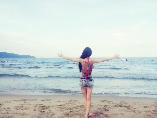 Cô gái có hình xăm khủng diện bikini ở Nha Trang là ai?