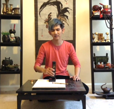 Clip: Hot boy vừa hát vừa viết thư pháp cực hay