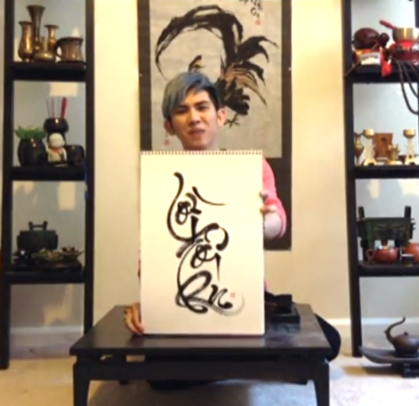 Clip: Hot boy vừa hát vừa viết thư pháp cực hay