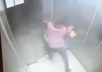 Clip: Cướp trắng trợn trong thang máy