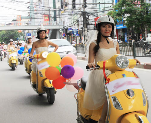 Bất ngờ với Đám cưới 5 dâu 1 rể tại Hà Nội