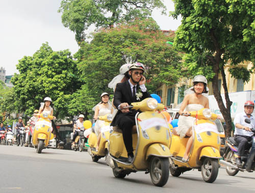 Bất ngờ với Đám cưới 5 dâu 1 rể tại Hà Nội