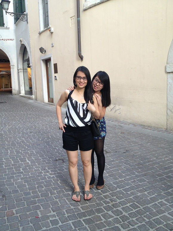 Vụ MH17 rơi: Người thân đau đớn trước sự ra đi của 3 mẹ con Vụ MH17 rơi: Người thân đau đớn trước sự ra đi của 3 mẹ con