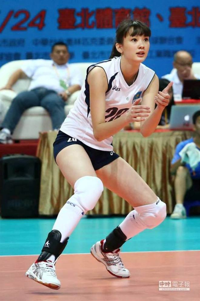 Nhan sắc xinh đẹp của VĐV bóng chuyền khiến triệu người mê mẩn