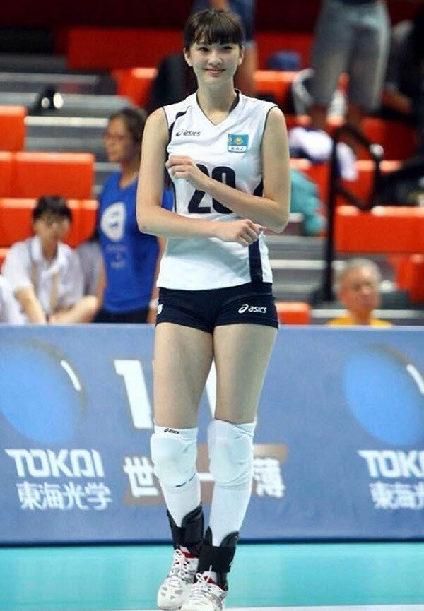 Nhan sắc xinh đẹp của VĐV bóng chuyền khiến triệu người mê mẩn