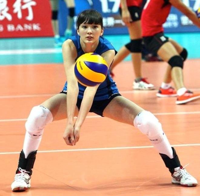 Nhan sắc xinh đẹp của VĐV bóng chuyền khiến triệu người mê mẩn