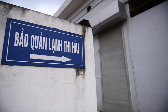 Hot girl Mie, JVevermind khóc nức nở khi đến nhà Toàn Shinoda