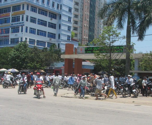 Thanh Hóa: Vì sao bệnh viện không cho người dân có BHXH khám bệnh