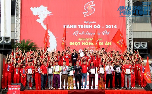 Choáng ngợp sắc đỏ ngập tràn sân vận động Mỹ Đình