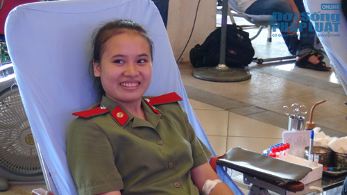 Choáng ngợp sắc đỏ ngập tràn sân vận động Mỹ Đình