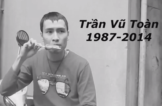 Xúc động clip fan hâm mộ tưởng nhớ Toàn Shinoda 