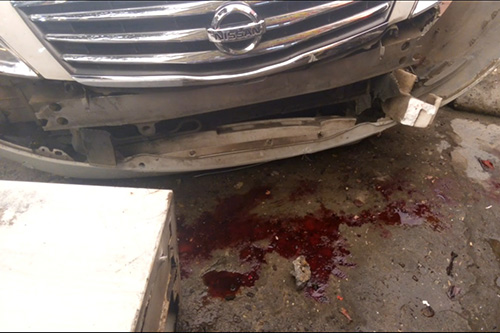 Hà Nội: Xế hộp húc đổ biển báo giao thông, nhiều người bất tỉnh 