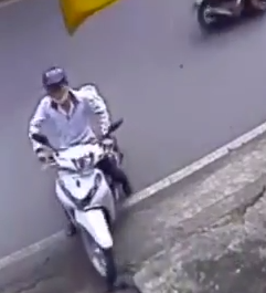 Clip: Thanh niên ung dung trộm xe SH ngay trước cửa nhà