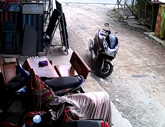 Lại xuất hiện thanh niên trộm xe PCX nhanh như chảo chớp