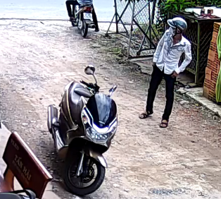 Lại xuất hiện thanh niên trộm xe PCX nhanh như chảo chớp