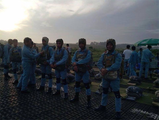 Xót xa những hình ảnh cuối của các nạn nhân máy bay rơi