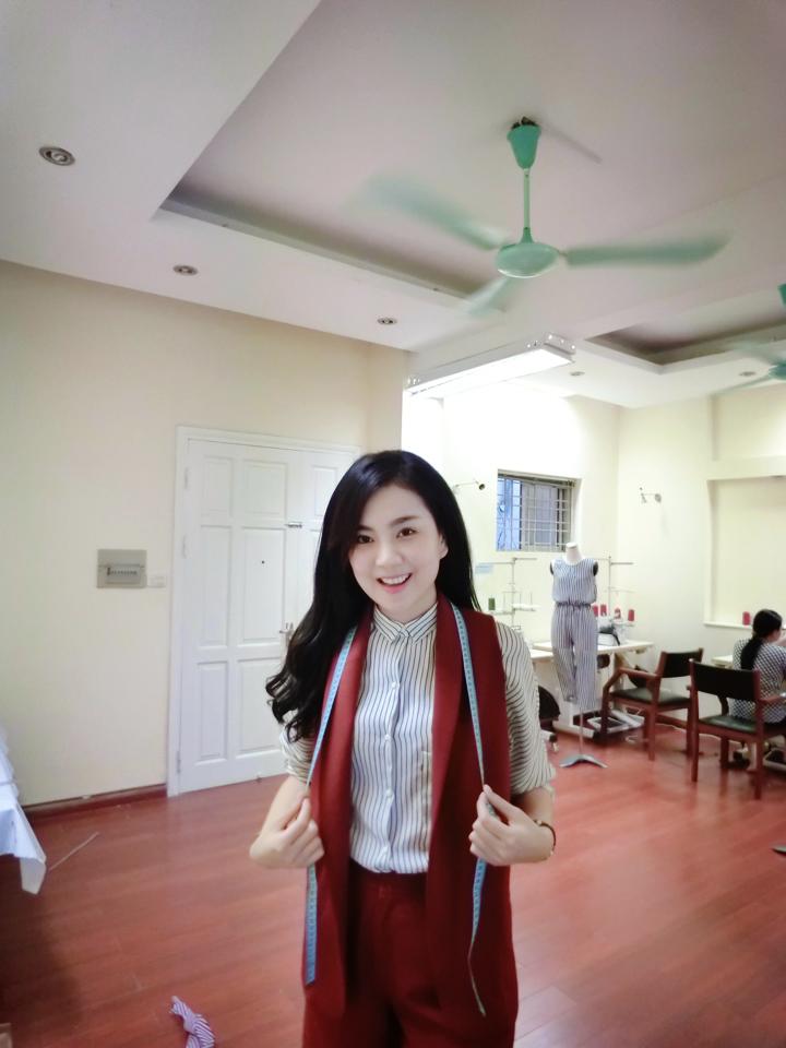 “Cô gái thời tiết” xinh đẹp sở hữu chuỗi cửa hàng đắt khách