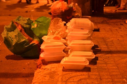 Đang phát cơm từ thiện, bất ngờ bị đâm chết