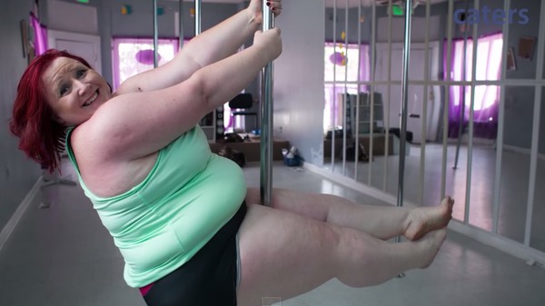 Clip: Cô nàng 115 kg trổ tài múa cột cực đỉnh