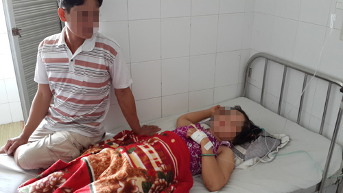 Sư thầy đi trên xe khách chui gầm cầu: Sư thầy đi trên xe khách chui gầm cầu: