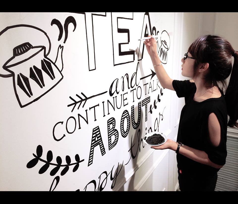 Lộ diện em gái của Vlogger Huyme xinh đẹp, vẽ giỏi