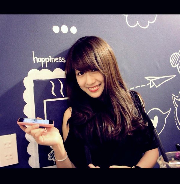 Lộ diện em gái của Vlogger Huyme xinh đẹp, vẽ giỏi