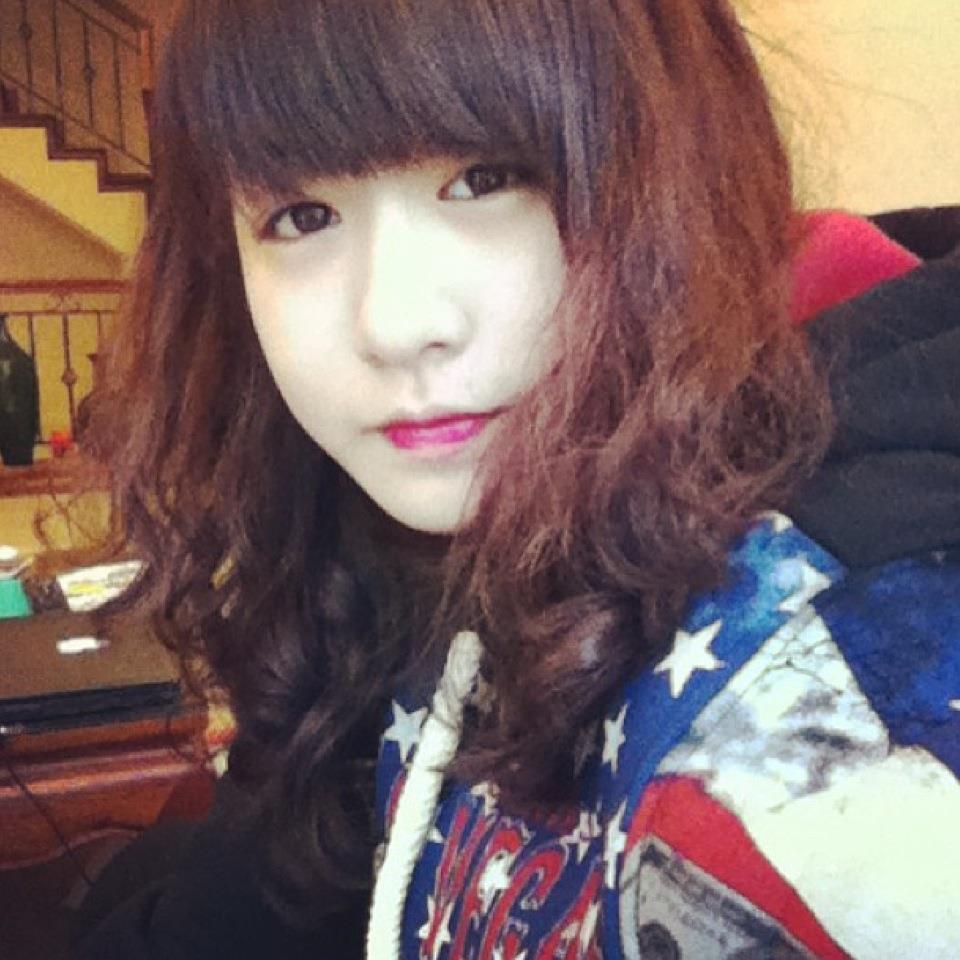 Lộ diện em gái của Vlogger Huyme xinh đẹp, vẽ giỏi